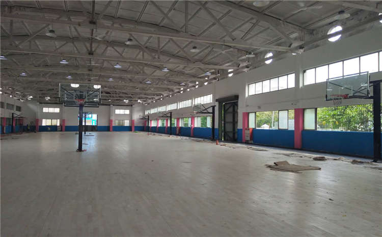 所有的體育場館都應鋪楓木運動地板么？