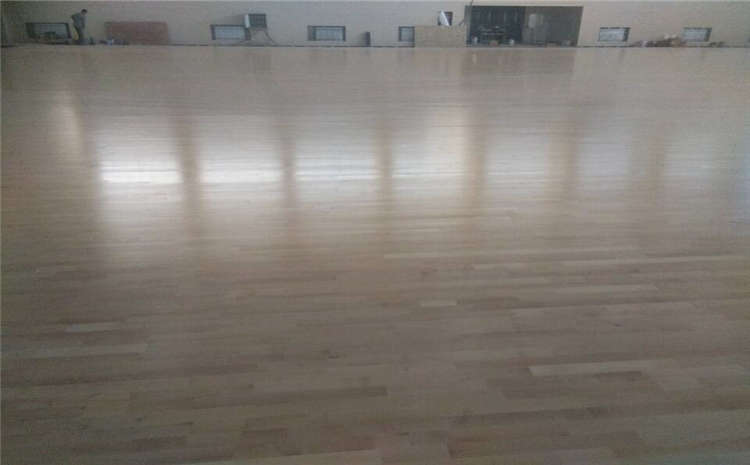 拼接板籃球場實木地板造價是的多少？