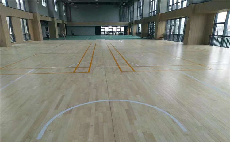 主輔龍骨結構實木運動地板造價是的多少？