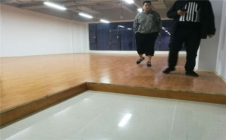 幾十元的籃球場木地板你敢買嗎？