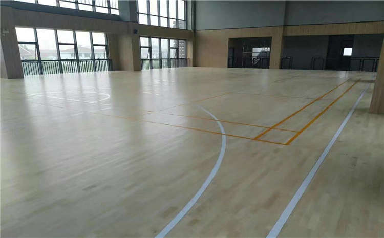 羽毛球館木地板供應商怎么選？